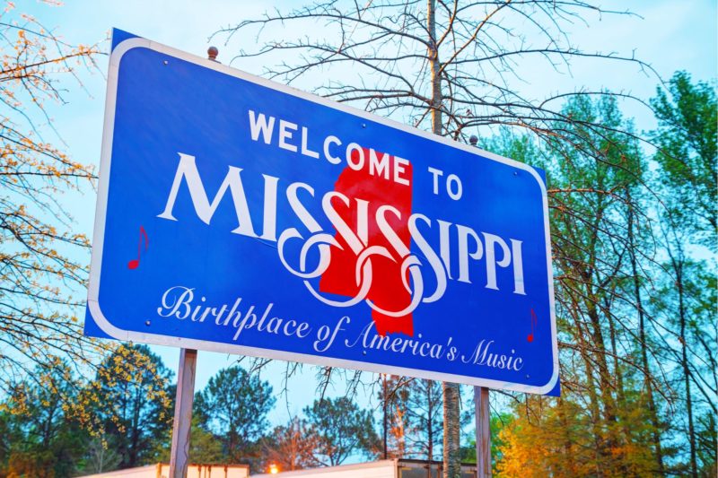 Road sign that says welcome to Mississippi